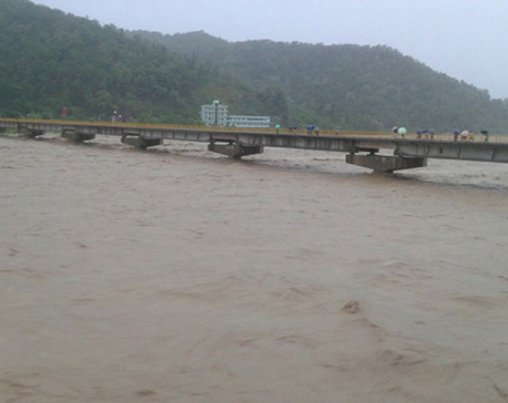 Water level in Rapti River surging due to incessant rain, authorities urge for precaution